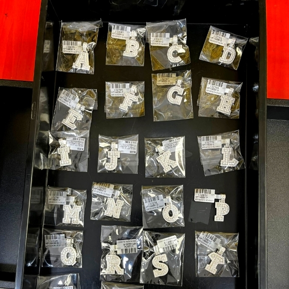 Mossanite Intial  Pendents . - Picture 1 of 2